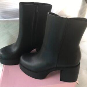 Soda Black Heeled Boots